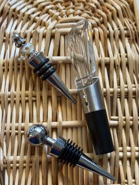 Wine aerator/pourer and two fancy wine corks